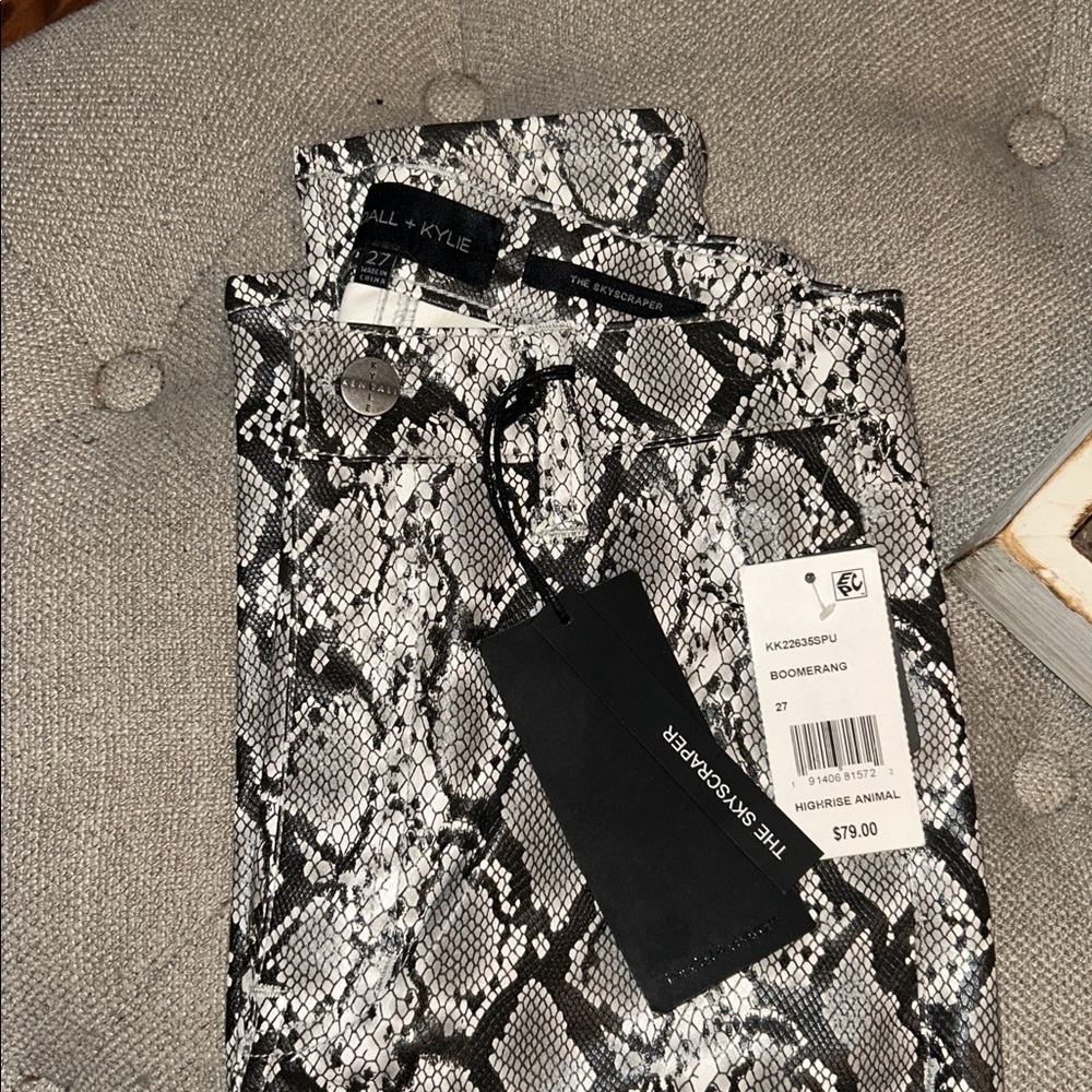 Kendall & Kylie Snake Print Skinny Pants - Black and White - Picture 6 of 7
